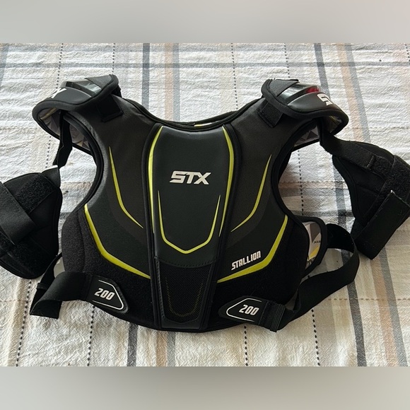 STX Stallion 200 Black Youth Shoulder Pads L - Picture 1 of 7
